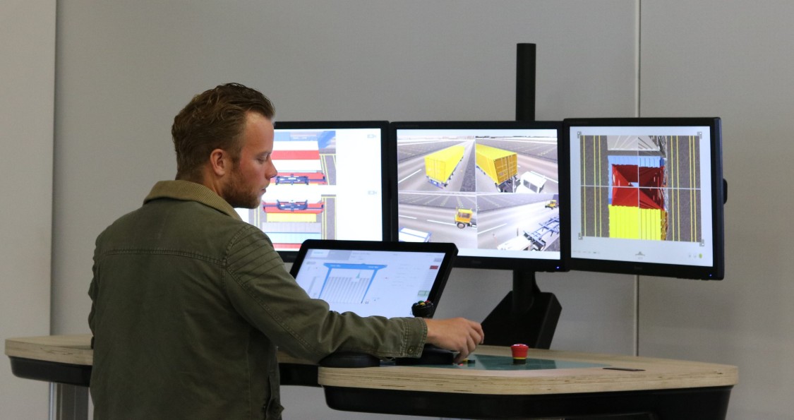 Operator simulates the real crane with RCOS