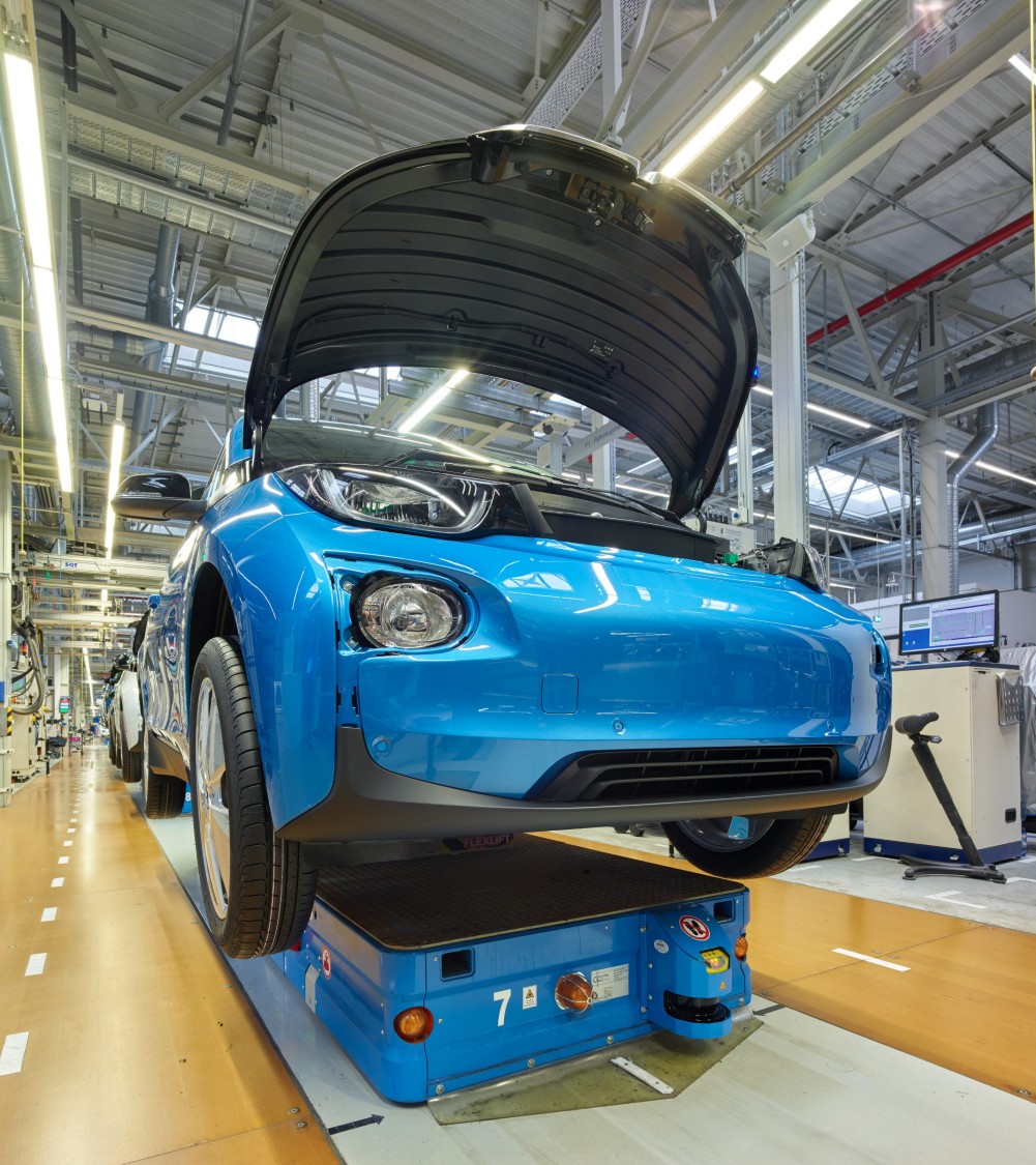 BMW factory in Leipzig as example for automated guided vehicle systems with SIMATIC MICRO-DRIVE