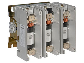 вакуумный контактор 3ТМ трехполюсный расчетное напряжение (Ur) 12 кВ (BIL 75 кВ / PFWV 42 кВ) расчетный рабочий ток (Ir) 450 A расчетный ток отключения при КЗ (Isc), 1 с (без предохранителей) 5 кА